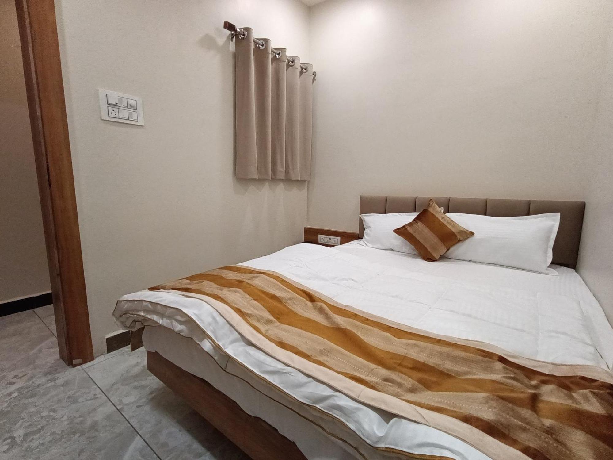 אויאיין Shree Shyamraj Hotel מראה חיצוני תמונה