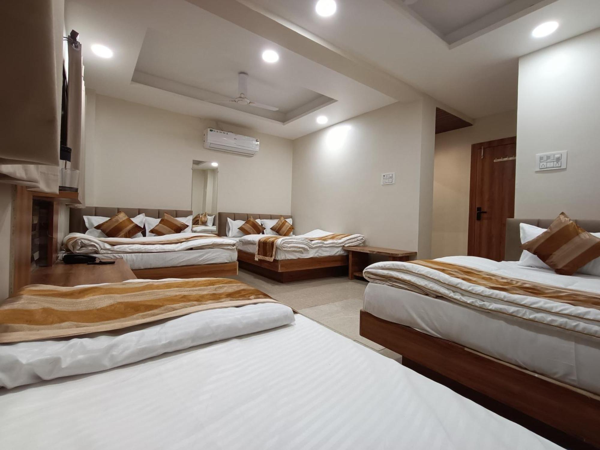 אויאיין Shree Shyamraj Hotel מראה חיצוני תמונה