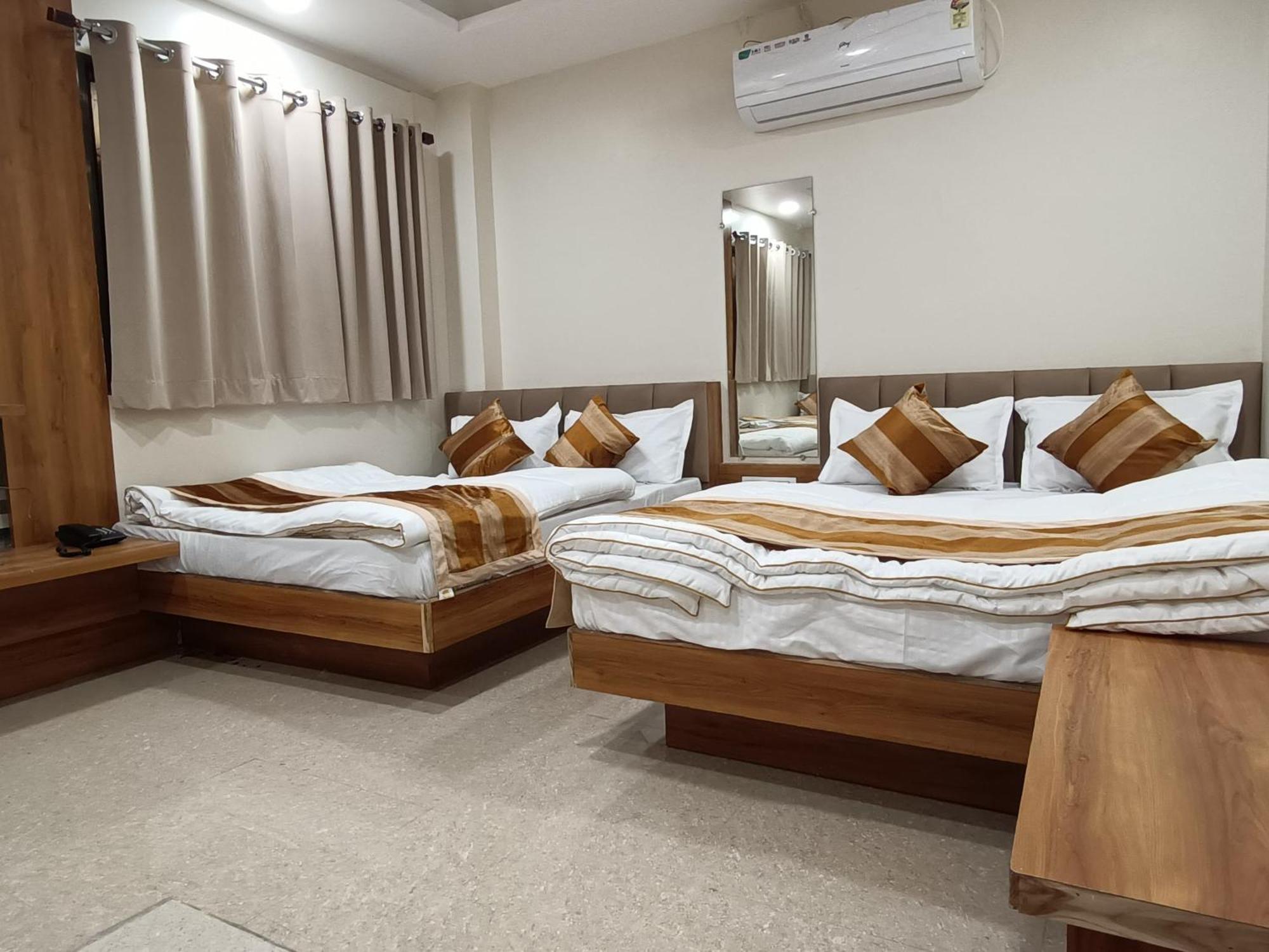 אויאיין Shree Shyamraj Hotel מראה חיצוני תמונה