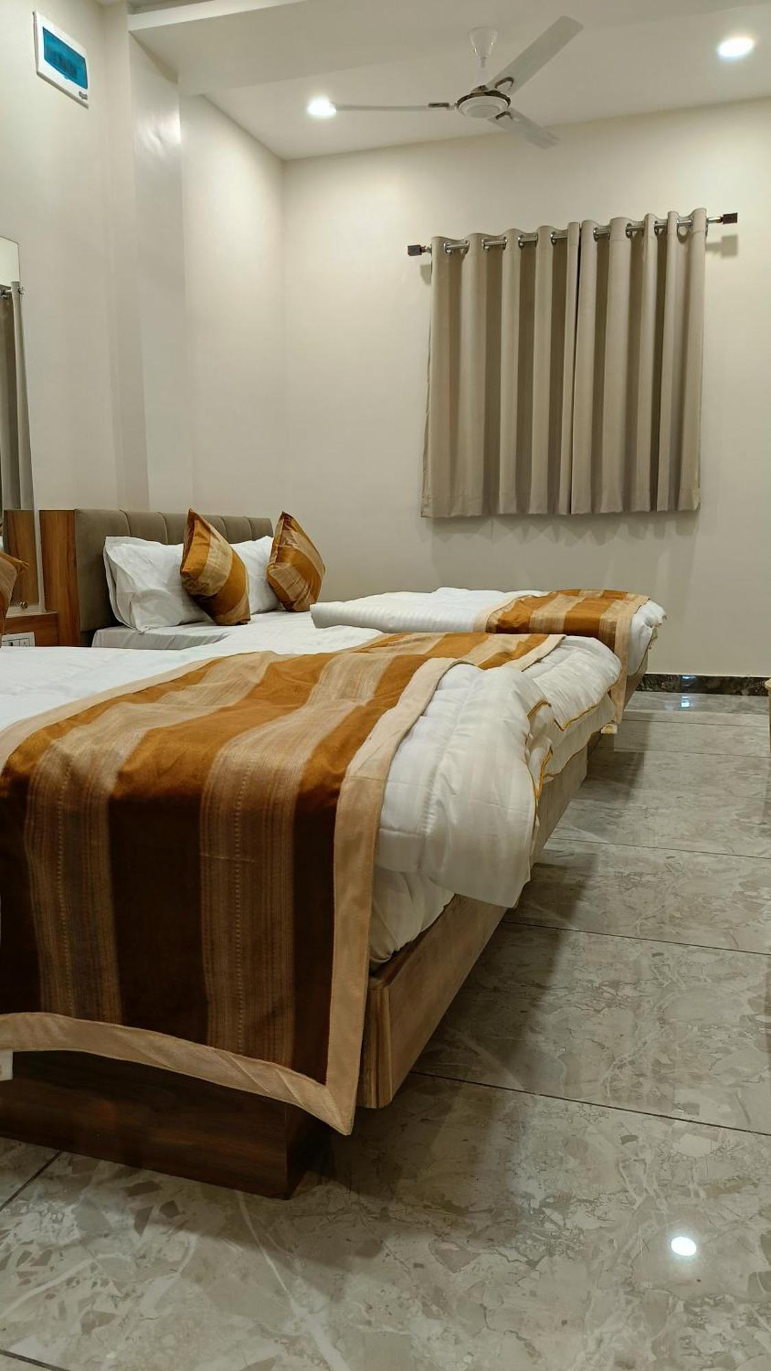 אויאיין Shree Shyamraj Hotel מראה חיצוני תמונה