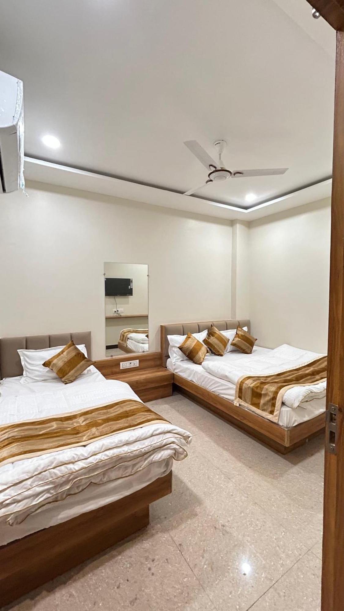 אויאיין Shree Shyamraj Hotel מראה חיצוני תמונה