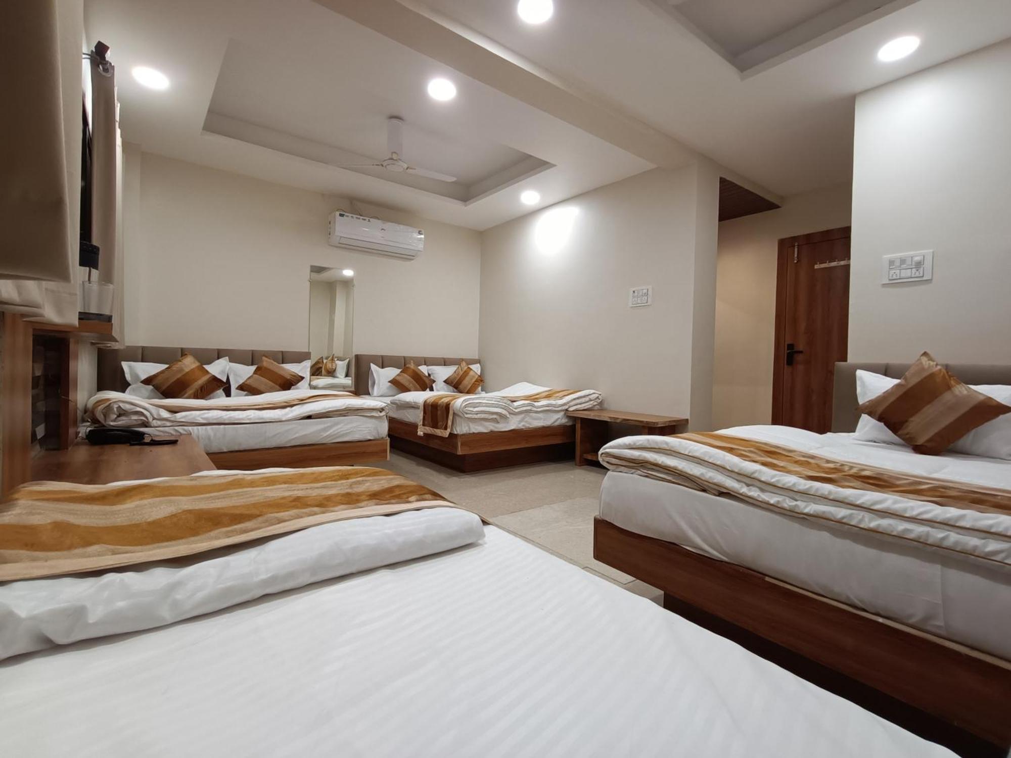 אויאיין Shree Shyamraj Hotel מראה חיצוני תמונה