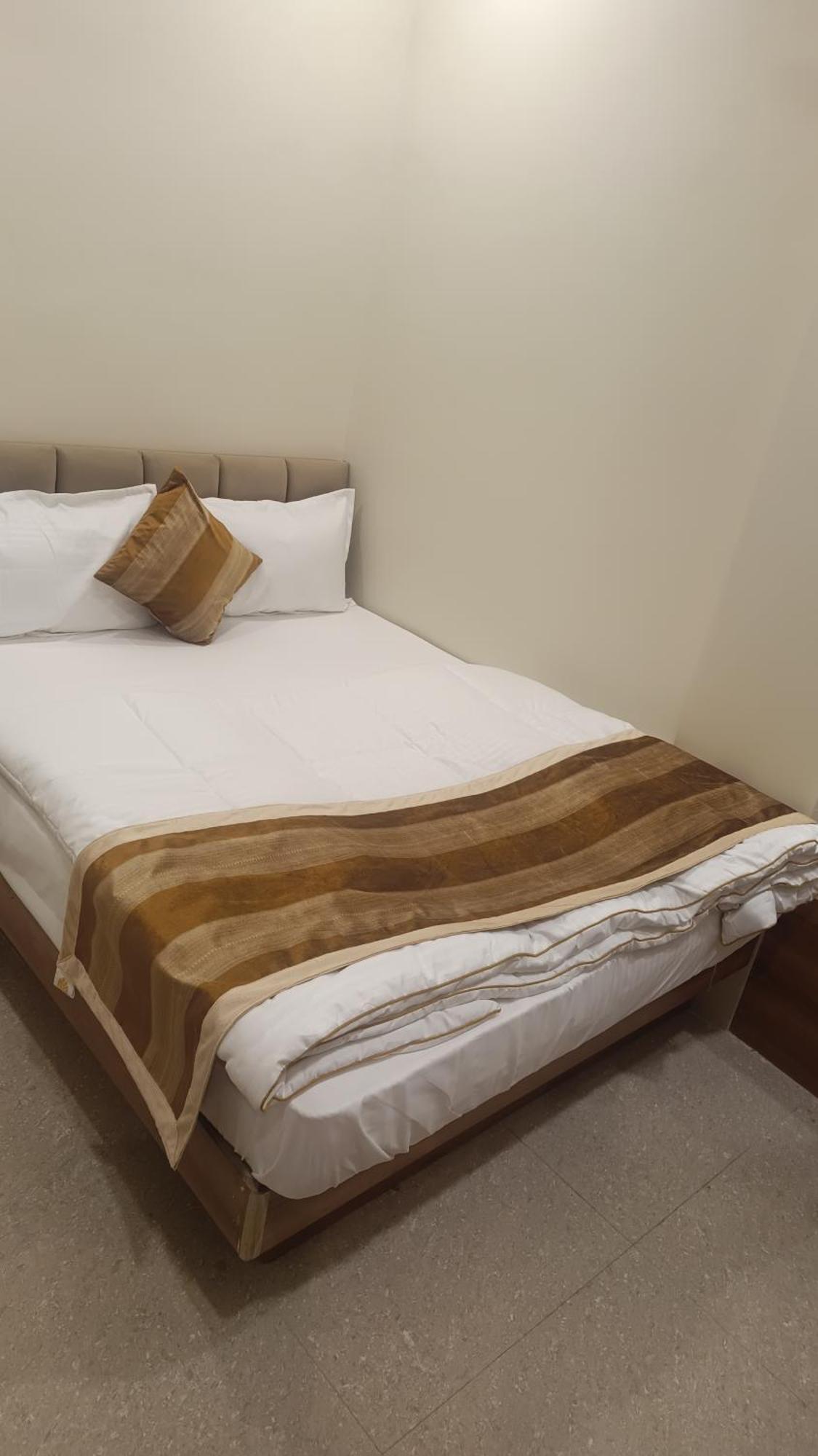 אויאיין Shree Shyamraj Hotel מראה חיצוני תמונה